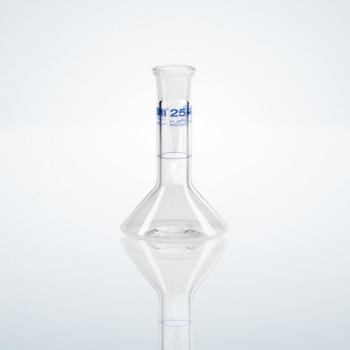 КОЛБА МЕРНАЯ 10 МЛ, КЛАСС A, СИНЯЯ ГРАДУИРОВКА, ТРАПЕЦИЕВИДНАЯ ФОРМА, NS 7/16, СО СТЕКЛЯННОЙ ПРОБКОЙ, ISOLAB, АРТ. 013.13.010